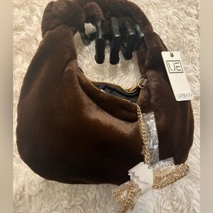 🤎🤎NWT-URBAN EXPRESSIONS ADORABLE FAUX FUR CHOCOLATE “SYLVIA” CROSSBODY/TOTE🤎🤎